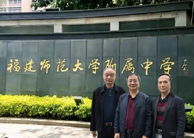 附中门口